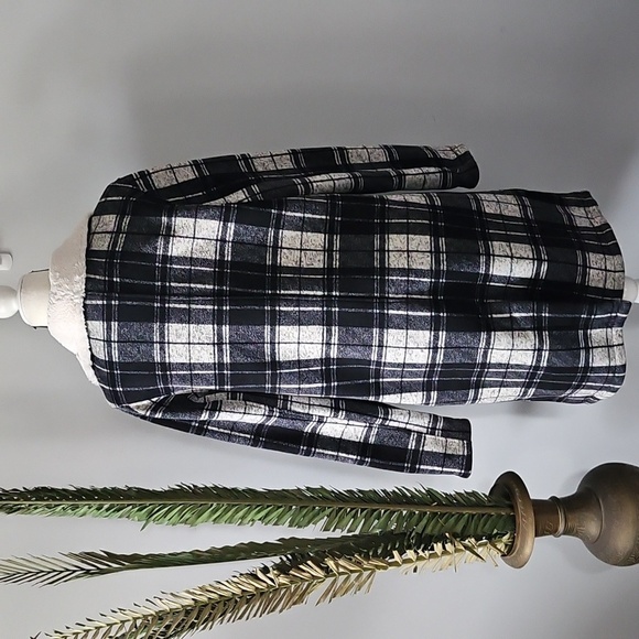 Steve Madden Black and Cream Plaid Women's Coat with Cream Faux Fur Collar NWOT - Picture 2 of 14